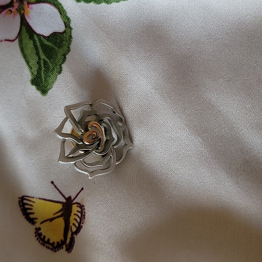 Mary Kay pin.